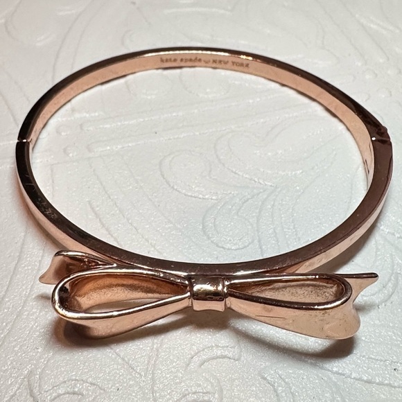 Sold🛍️Kate Spade Love Notes Bangle - Rose Gold Hinged Bangle 1996 Y - Picture 11 of 12